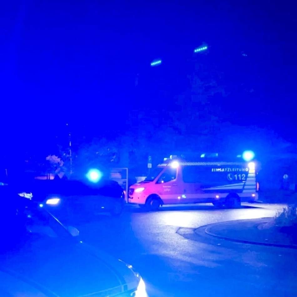 Aufwendige Suche nach Opfer: Schwerer Zug-Unfall am Bahnhof Jüchen