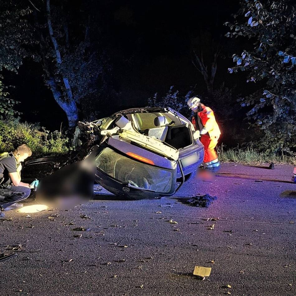 Polizei in Meerbusch: 18-Jähriger stirbt bei Autounfall, 15-Jähriger lebensgefährlich verletzt