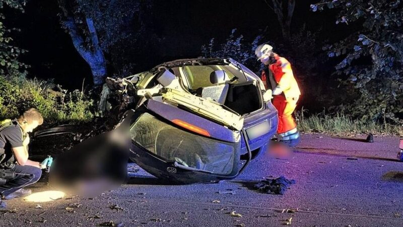 Nach schwerem Unfall in Meerbusch: 15-jähriger Beifahrer außer Lebensgefahr