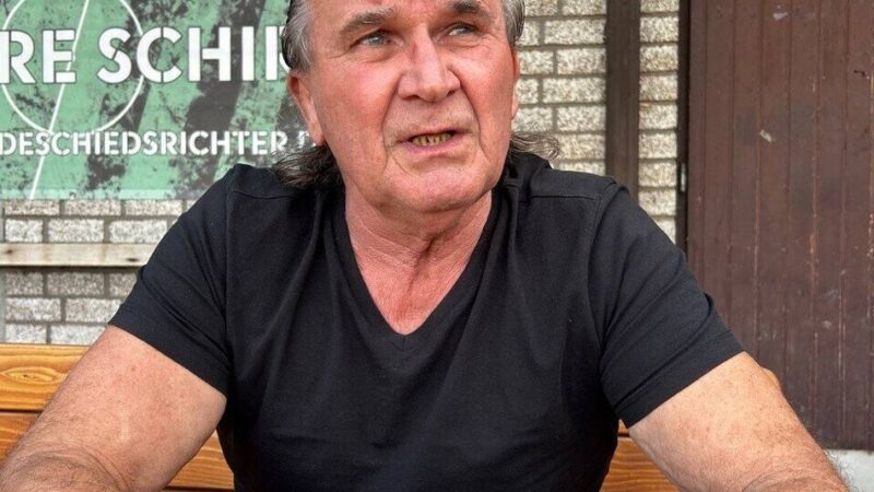 Trainieren statt Ruhestand: Ein 71-Jähriger macht den Fußballern des TuS Xanten Beine