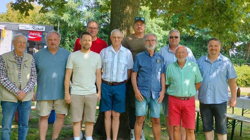 Schützentradition in Rheinberg: Orsoyer Schützeneiche wächst seit 25 Jahren am Kuhteich