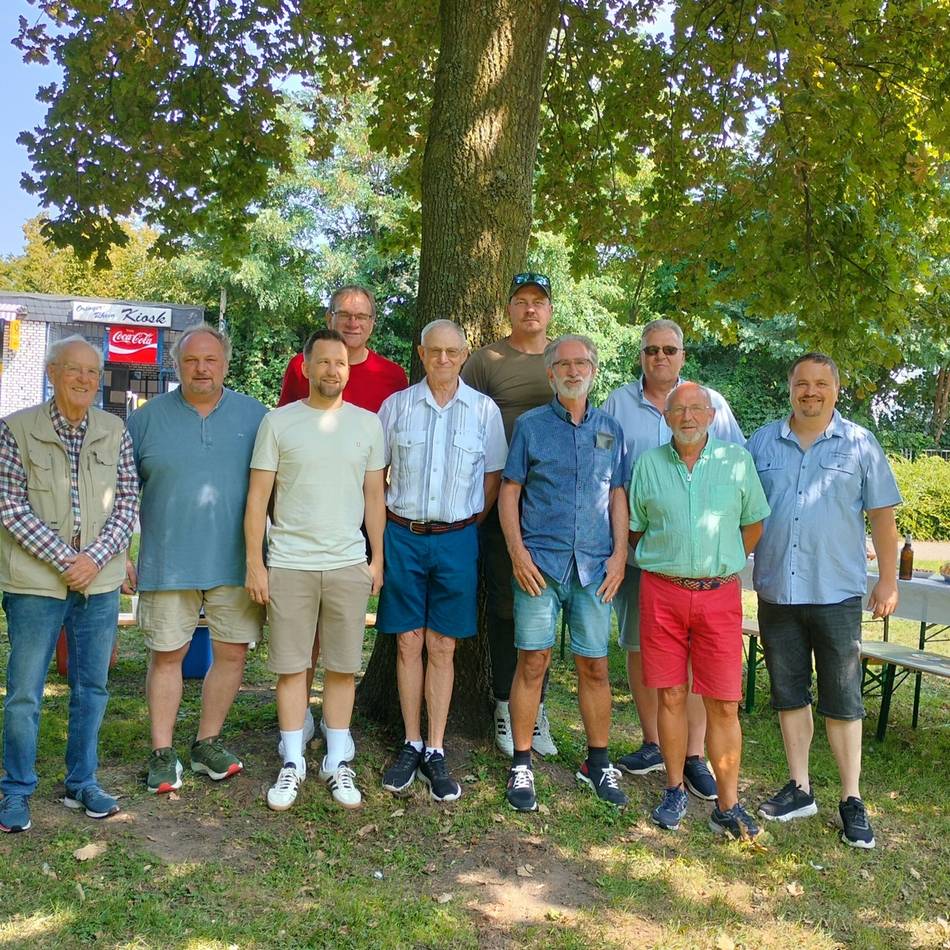 Schützentradition in Rheinberg: Orsoyer Schützeneiche wächst seit 25 Jahren am Kuhteich