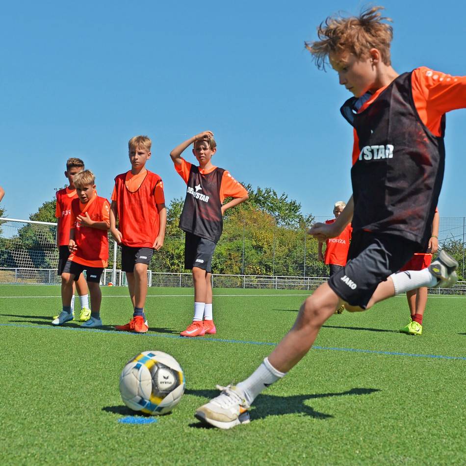 Sommerprogramm: Feriencamp in Neviges begeistert Fußball-Kinder