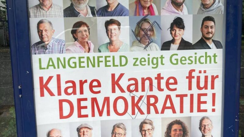 Langenfeld: Hakenkreuz-Schmierereien auf Demokratie-Plakaten