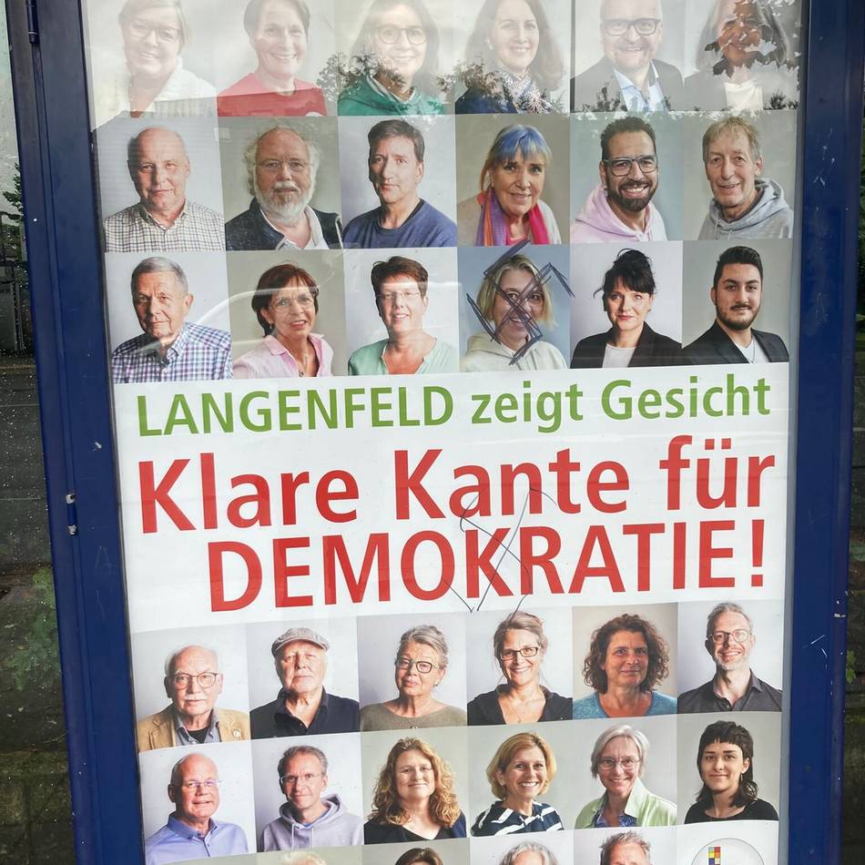Langenfeld: Hakenkreuz-Schmierereien auf Demokratie-Plakaten