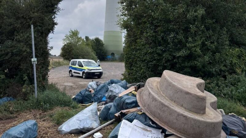Rechtswidrige Entsorgung: Wilder Müll in Menzelen-Ost – Gemeinde sucht Zeugen