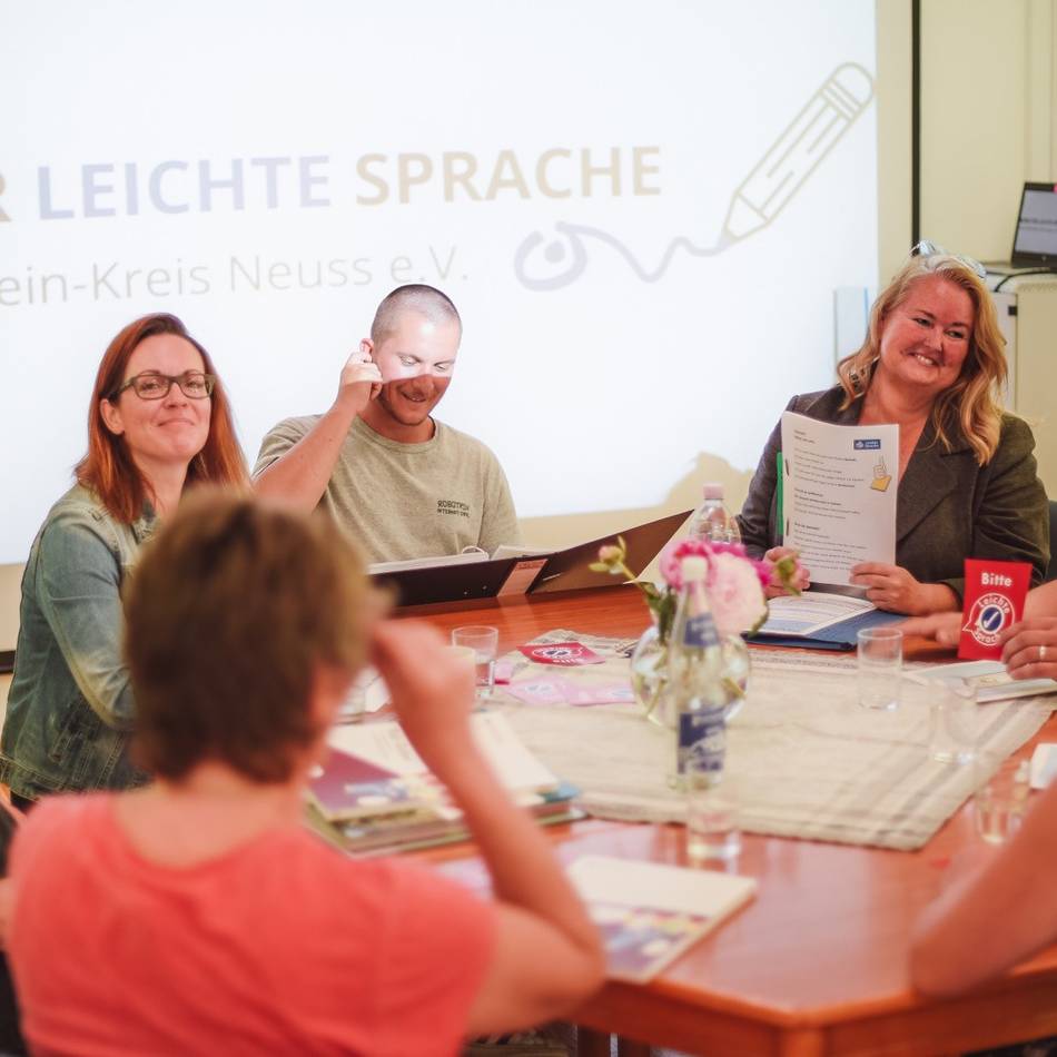 Leichte Sprache in Grevenbroich: „Wenn sie die Infos nicht verstehen, können sie auch nicht wählen gehen“