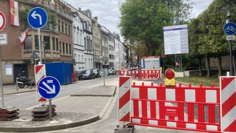 Stadt Neuss kündigt Baufirma: Kanalbau an Erftstraße gestoppt: „Das lässt sich nicht in Freundschaft lösen“