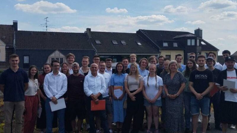 Lossprechung in der Tischler-Innung: Ratinger unter den Besten bei Tischlernachwuchs