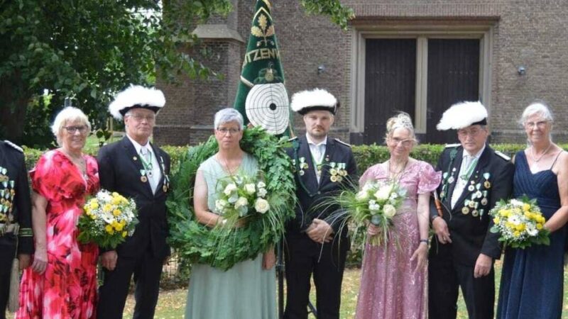 Schützenfamilie feiert: Neues Königspaar in Materborn feierlich inthronisiert