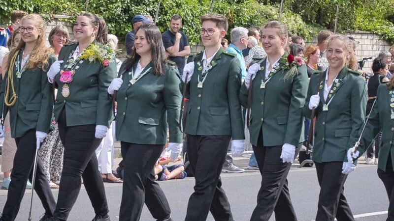 Erster reiner Frauenzug in Holzbüttgen: „Wir sind überwältigt von dem Zuspruch“