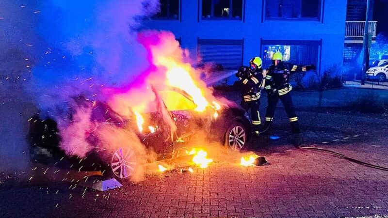 Alarm in der Nacht: Feuerwehreinsatz am Jüchener Rathaus