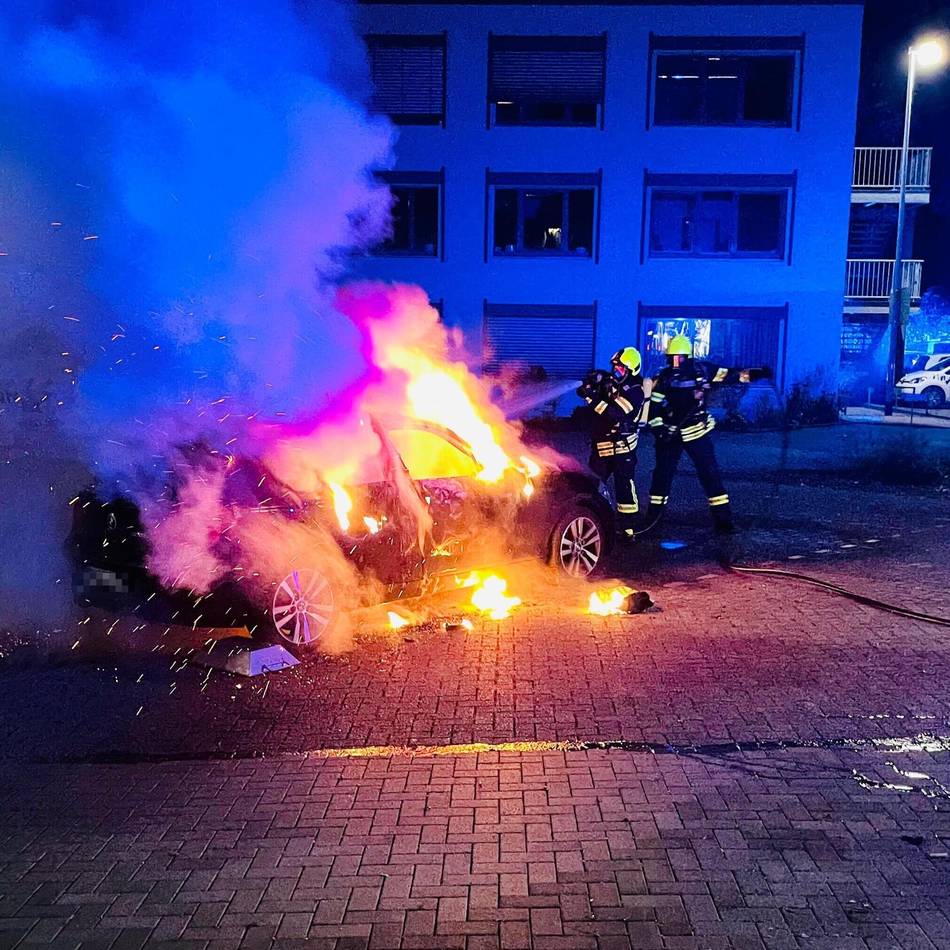 Alarm in der Nacht: Feuerwehreinsatz am Jüchener Rathaus