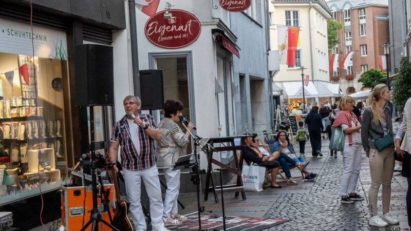 Late-Night-Shopping und Musik : Viel Liebe für den „Langen Donnerstag“ in Neuss