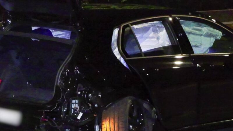 Unfall in Düsseldorf: Zwei Autos kollidieren im Rheinallee-Tunnel – Polizei vermutet illegales Rennen