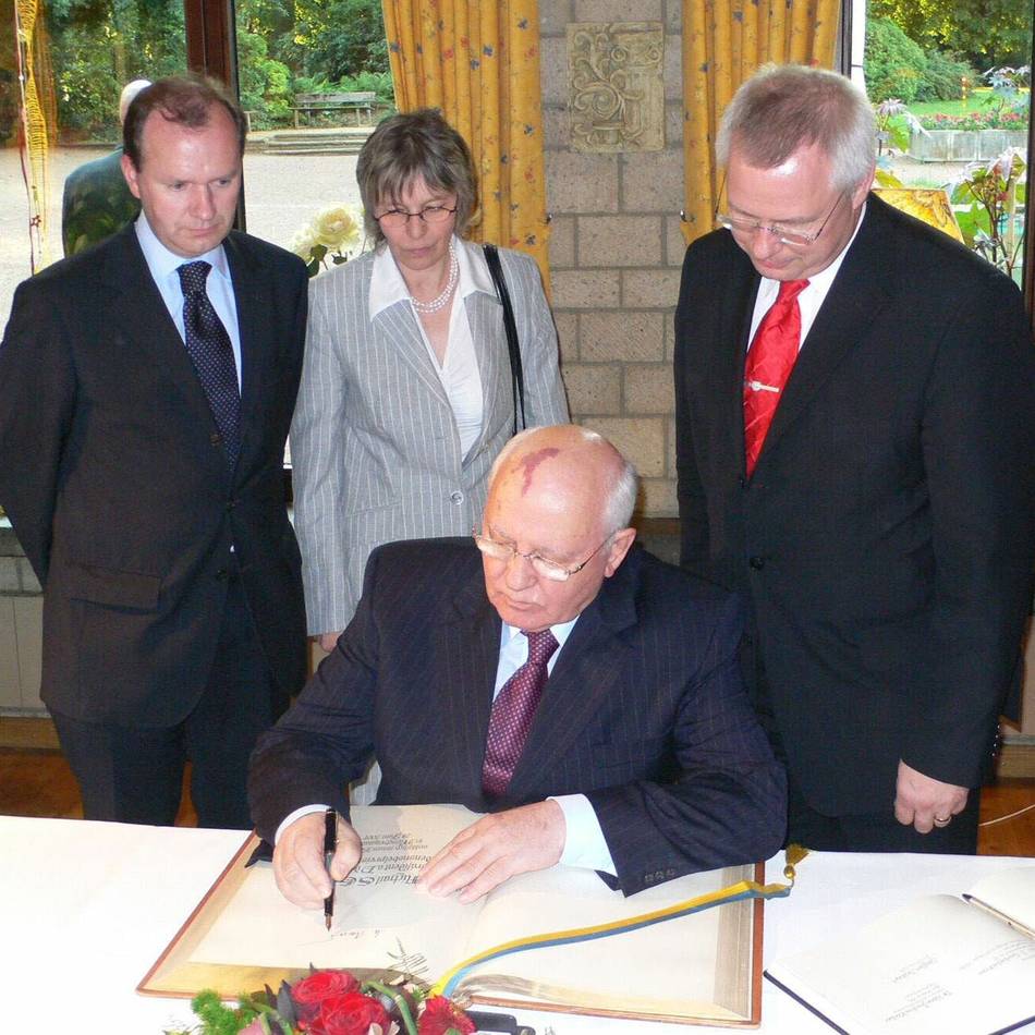 Ehrengäste in Mönchengladbach: Eintragungen ins Goldene Buch – von Gorbatschow bis Reinhold Ewald