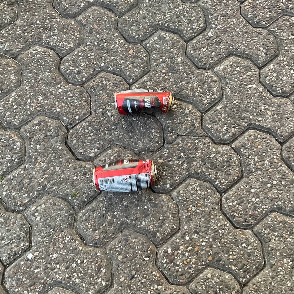 Freiwillige Feuerwehr Alpen im Einsatz: Feuerwehr Alpen entsorgt ausgebrannte Spraydosen