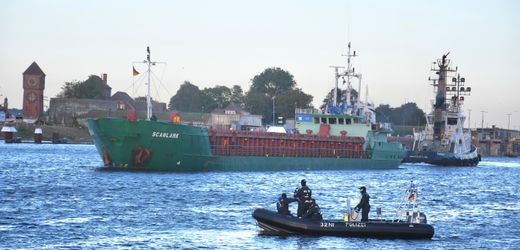 Schleuse Kiel-Holtenau: Spezialkräfte durchsuchen Frachter wegen Verdacht auf Drohnenspionage
