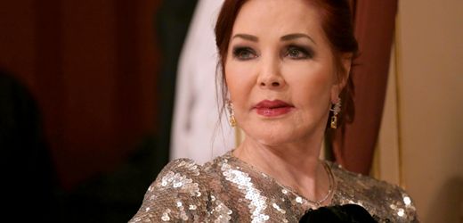 Priscilla Presley spricht über Moment, als sie Tochter Lisa Marie Presley gehen lassen musste