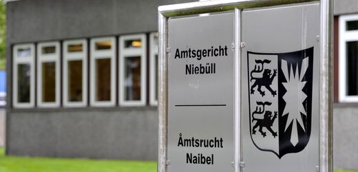 Niebüll: Mann fährt im SUV zu Prozess wegen Fahrt ohne Fahrerlaubnis