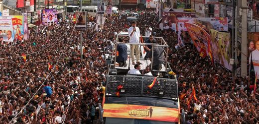 Indien: Zahlreiche Menschen sterben bei Massenpanik