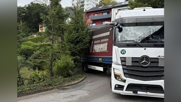 Lkw in Velberter Wohngebiet: „Fahren nicht freiwillig durch“