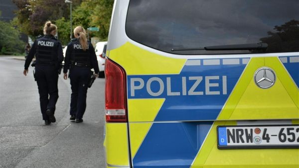Velbert: Polizistinnen retten Seniorin aus verrauchter Wohnung