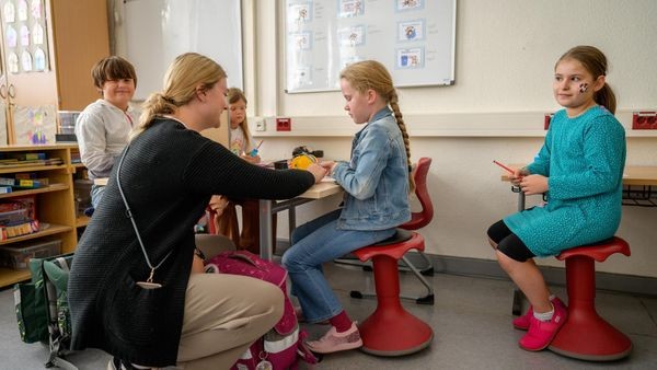 Bewegung erwünscht: Kein Stillsitzen an Velberter Grundschule