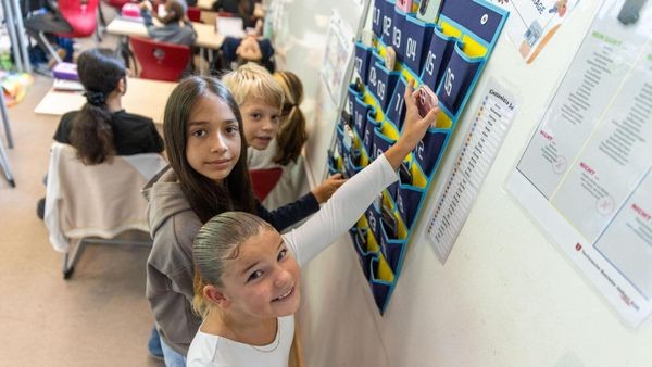 Ab in die Handygarage: Strengere Regeln an Velberts Schulen
