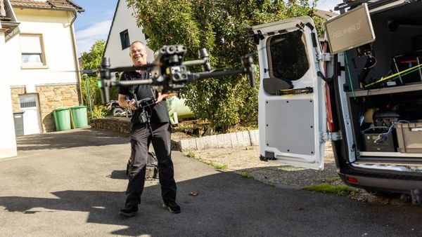 Velberter hebt ab: Thorsten Keil bildet Drohnenpiloten aus
