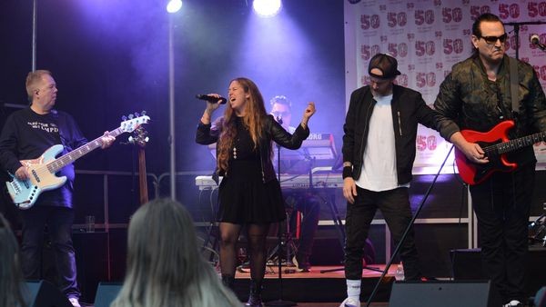 Open-Air-Konzert in Velbert: Alle lieben die Party am Schloss