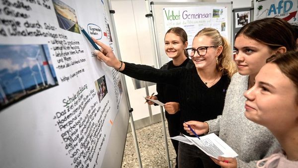 Velberter Schüler entdecken Kommunalpolitik beim Gallery-Walk