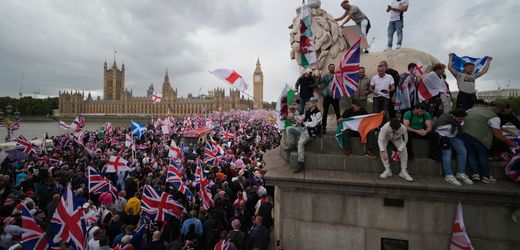 London: Bei rechter Großdemo protestieren mehr als 100.000 Menschen gegen Migration