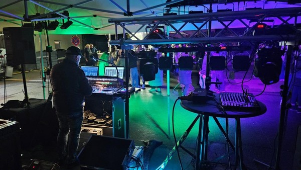 Nevigeser machen das: Dieses Mal Party in Velbert mit Promi