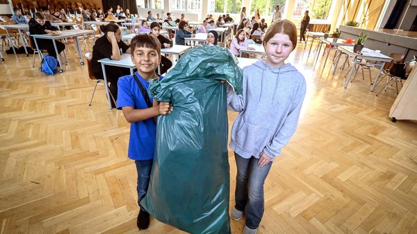 60 junge Velberter sammeln mehr als 30 Kilogramm Müll