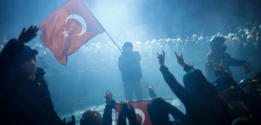 Ankara: Zehntausende protestieren gegen drohende Absetzung von CHP-Chef