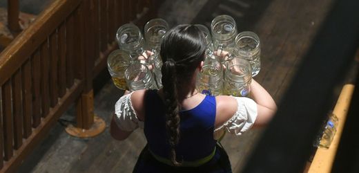 Oktoberfest: Warum braucht es einen Selbstbehauptungskurs für weibliche Bedienungen?