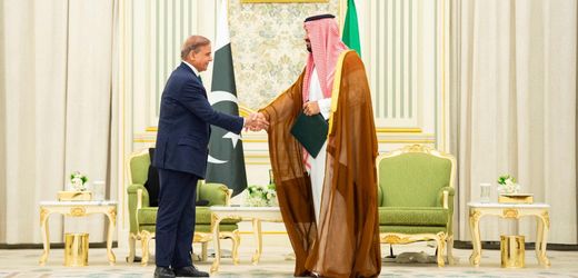 Saudi-Arabien und Pakistan unterzeichnen Verteidigungspakt