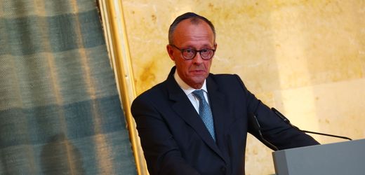 München: Friedrich Merz ringt mit Tränen bei Wiedereröffnung von Synagoge