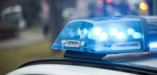 Erlangen: 15-Jähriger mit Messer verletzt – Vater geht Polizisten an