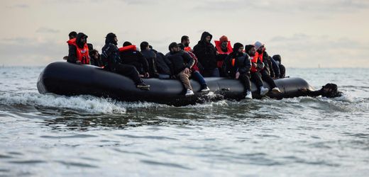 Großbritannien: Geflüchtete könnte in Kasernen untergebracht werden