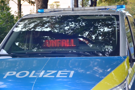 POL-ME: Auffahrunfall an roter Ampel – hoher Sachschaden -2509122
