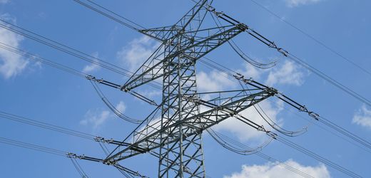 Berlin: Feuer an zwei Strommasten – Zehntausende Menschen in Berlin ohne Strom