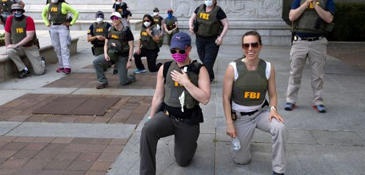 FBI: Agenten nach Kniefall bei Anti-Rassismus-Demo entlassen – Kritik an Kash Patel