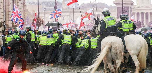 Großbritannien: Regierung rügt Elon Musk für Aussagen auf Demo von Tommy Robinson
