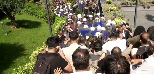Türkei: Polizei stürmt CHP-Zentrale in Istanbul mit Pfefferspray