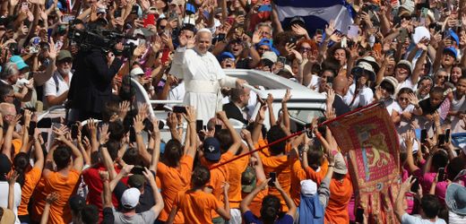 Rom: Papst Leo XIV. schlägt Kameramann und entschuldigt sich sofort
