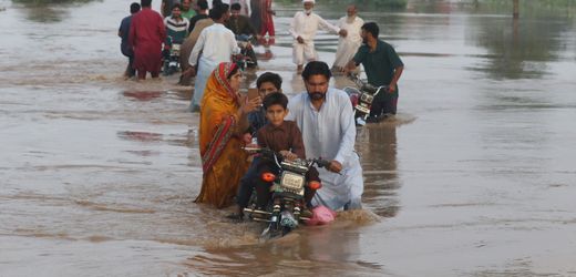 Überschwemmungen in Pakistan: »Das Wasser kommt in großen Mengen«