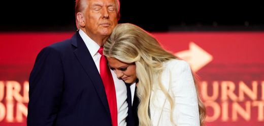 Charlie Kirk: Donald Trump und JD Vance bei Abschiedszeremonie in Arizona