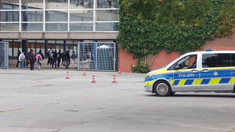 Emmerich: Polizei untersucht Gebäude – Gesamtschule kommt nicht zur Ruhe